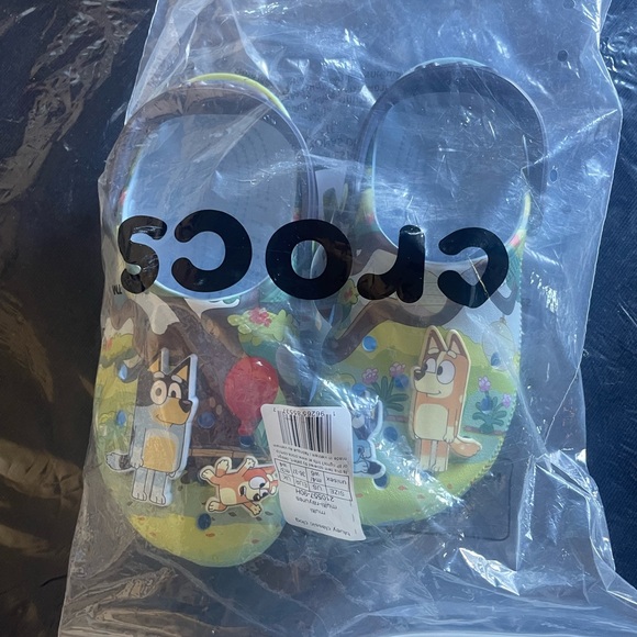 CROCS: Bluey Crocs - Picture 3 of 3